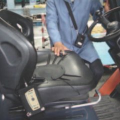 CEL-960全身和手臂振動監(jiān)測儀監(jiān)測現場圖